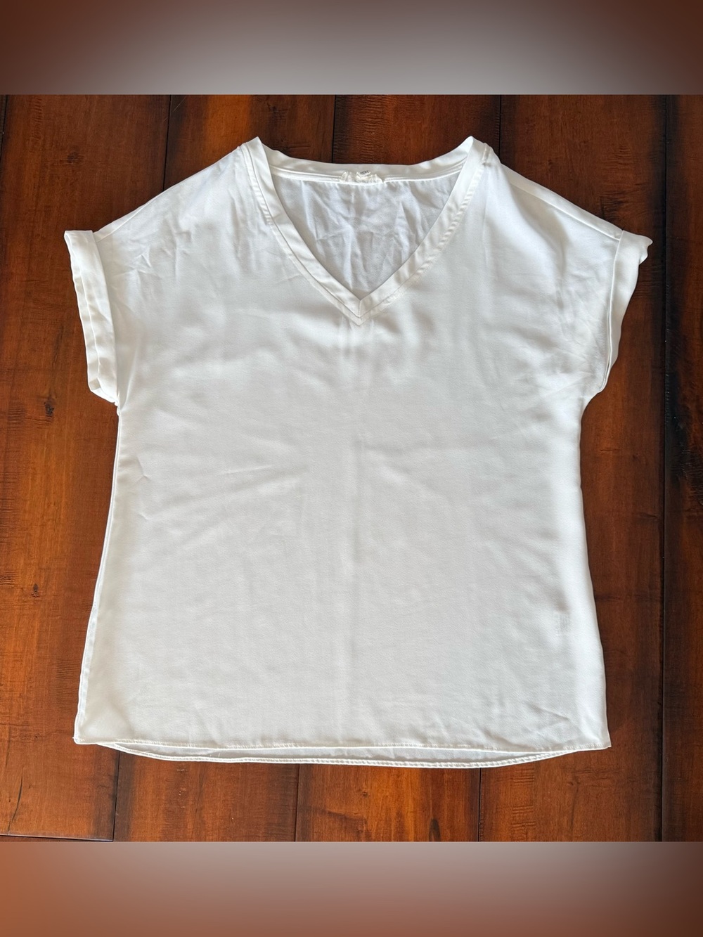 eesome White V-Neck Short Sleeve Top